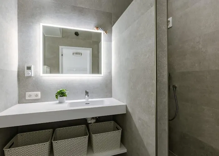 Casiola - New With Beautiful Sea View Apartment